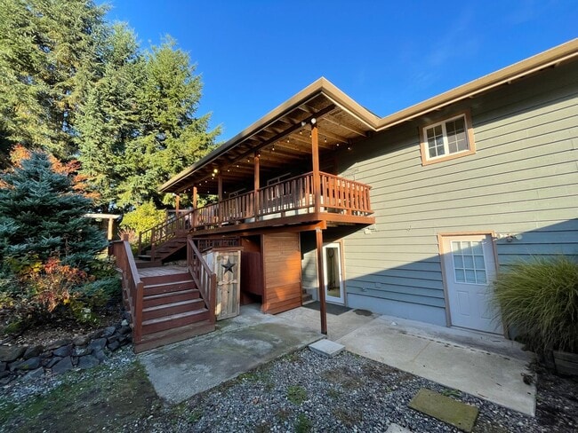 Building Photo - Renovated 5 Bedroom House in Puyallup!