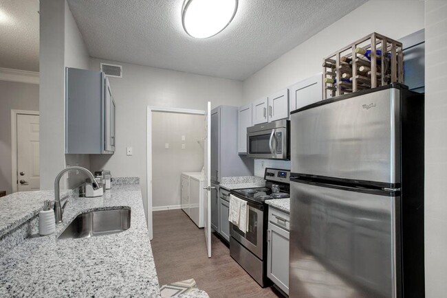 Kitchen - The Glen at Alexander Apartments