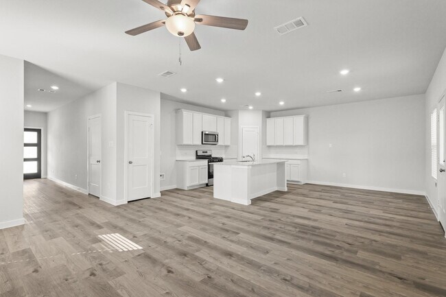 Building Photo - 298 Forest W St