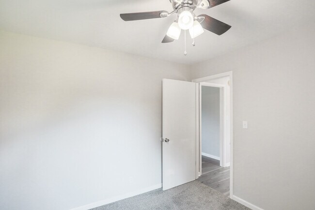 Foto del edificio - 553 Lorie Ln