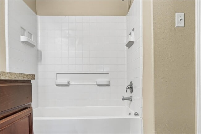 Foto del edificio - 2606 Bammelwood Dr
