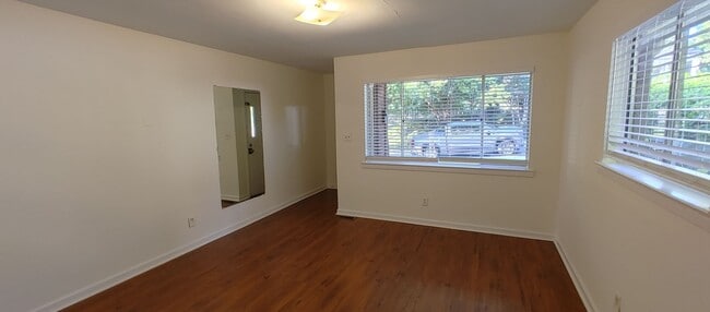 Building Photo - Historic Fortwood Duplex walking distance ...