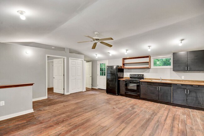 Foto del edificio - 1 bed 1 bath 5 min from Downtown Athens!