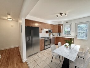 Building Photo - 641 Av Pine