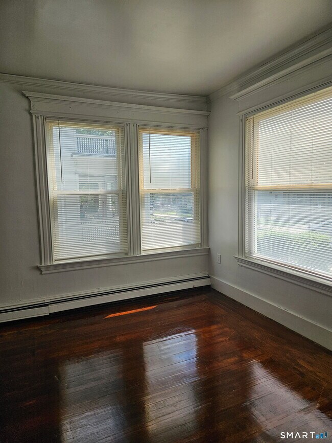 Building Photo - 164 Edgewood St