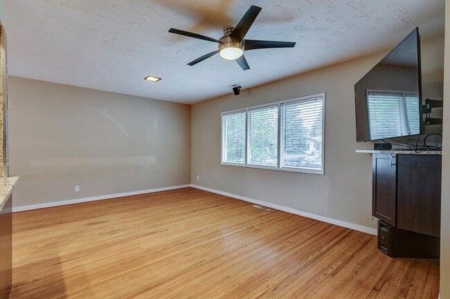 Building Photo - 4602 Forman Crescent SE