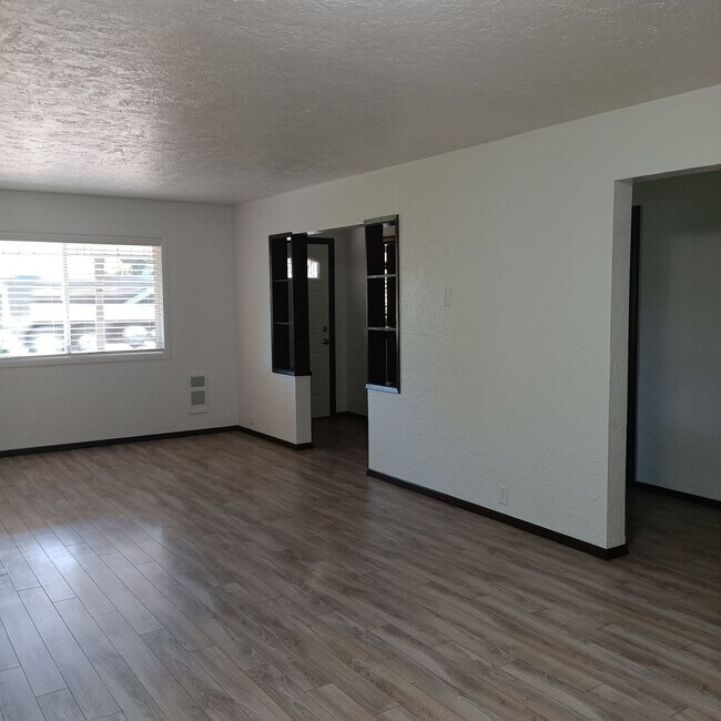 Foto del edificio - Best of Life!  Enjoy Home While Building Your Empire in Jefferson Oregon!