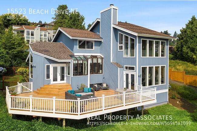 Building Photo - Pet friendly. 4 bed, 2.5 bath, LFP house w...