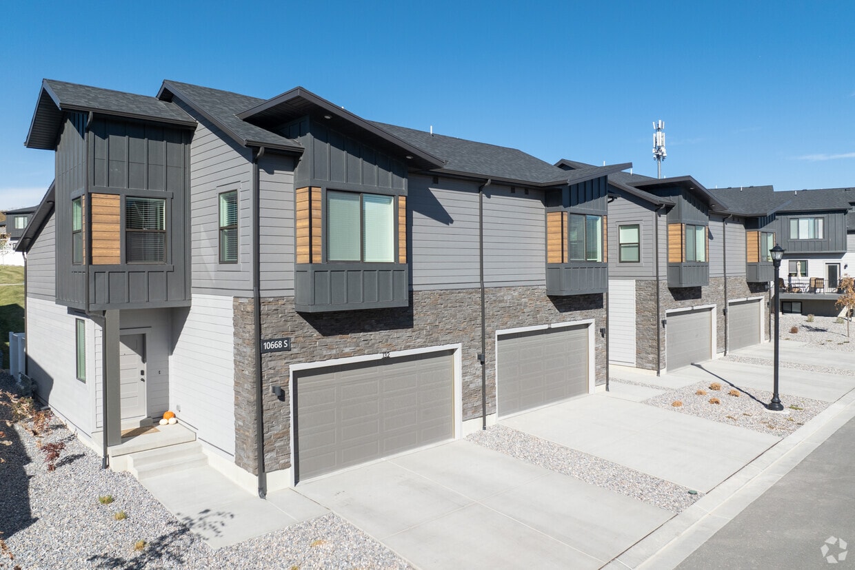 Foto principal - Rise Townhomes
