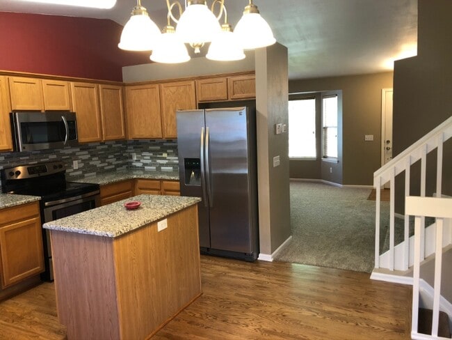 Building Photo - 9491 Cove Creek Dr