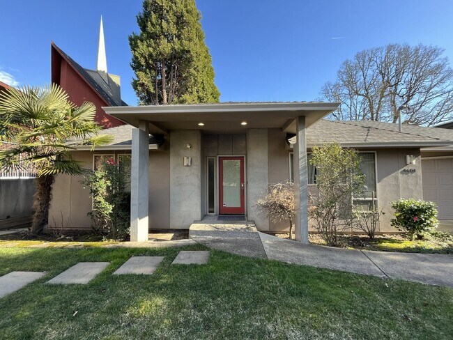 Building Photo - Contemporary SW Portland Home with Garage, A/C, and Prime Location Steps from OHSU and Willamette...