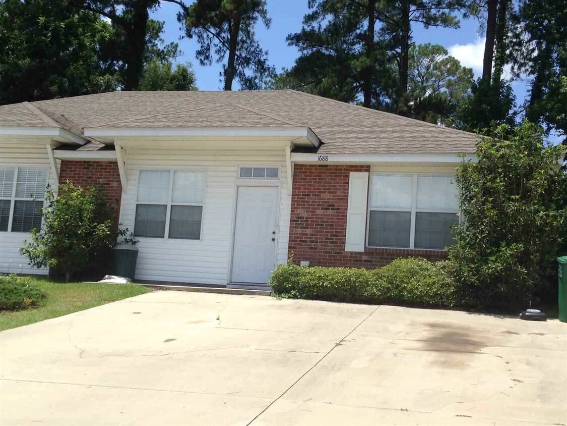 1688 Corey Wood Cir, Tallahassee, FL 32304 Townhome Rentals in