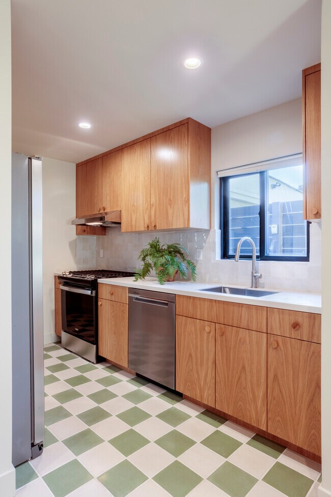 Foto del edificio - 6900 Willoughby Ave