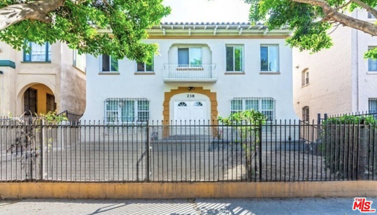 Primary Photo - 238 S Kenmore Ave