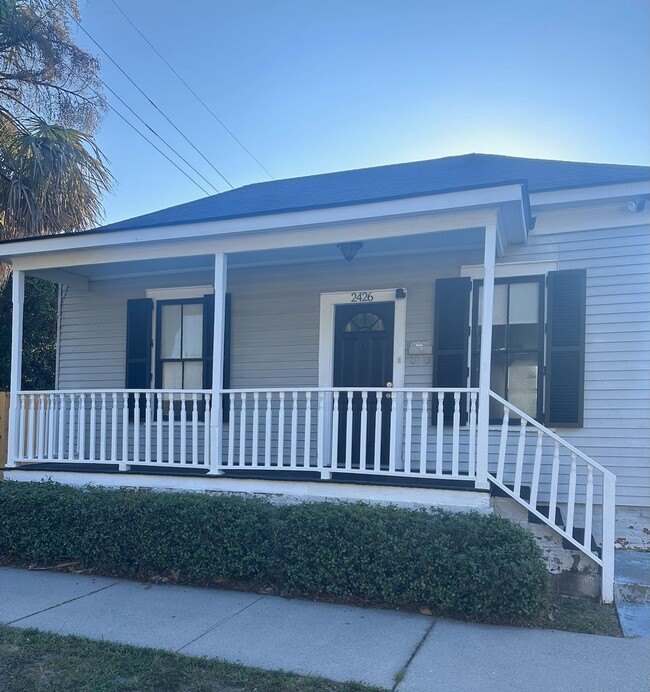 Building Photo - Newly renovated cottage