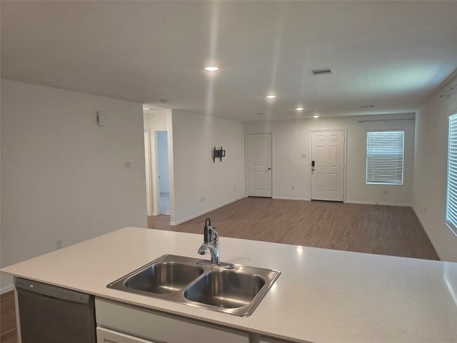 Building Photo - 7202 Clover Chase Dr