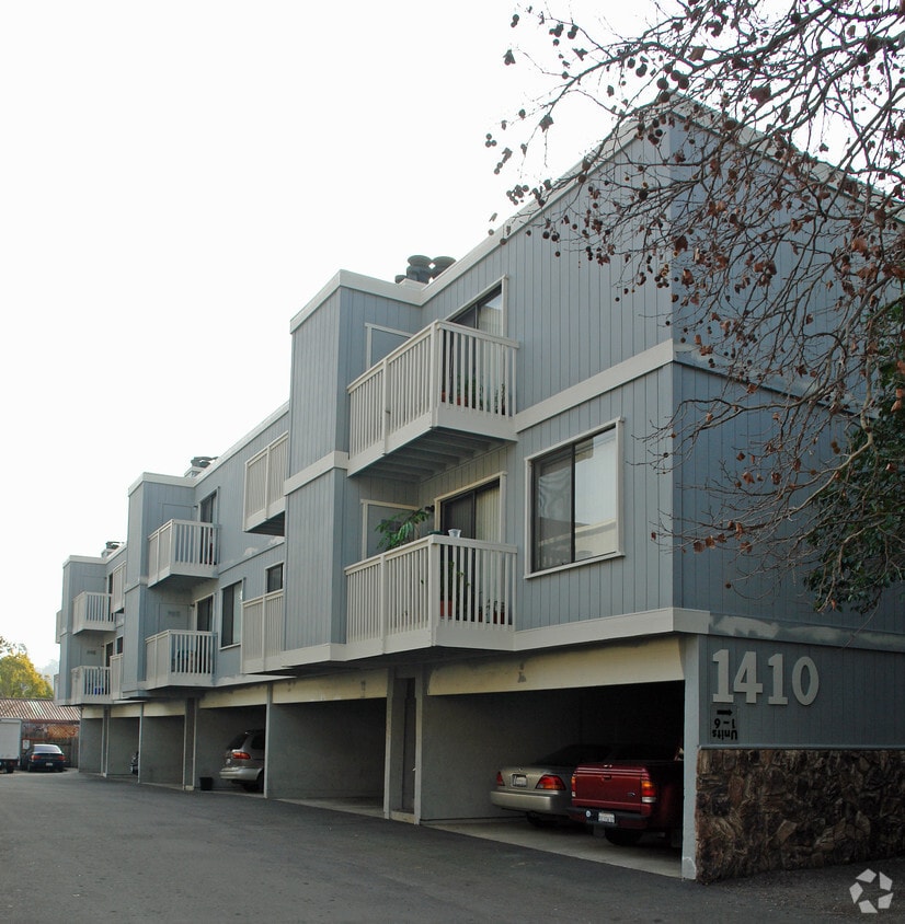 Building Photo - Acorn