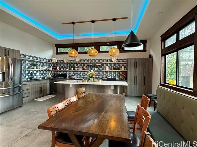 Building Photo - 2184 Makanani Dr