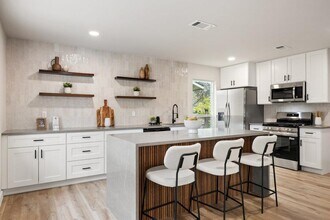 Building Photo - 6106 Bridlington Cir