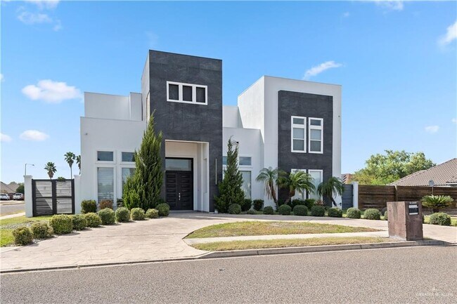 Foto del edificio - 32 May Dr