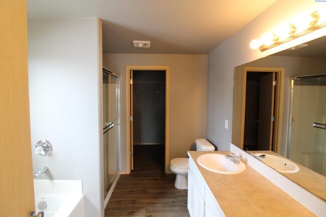 Foto del edificio - 4 Bed/2.5 Bath House in West Pasco