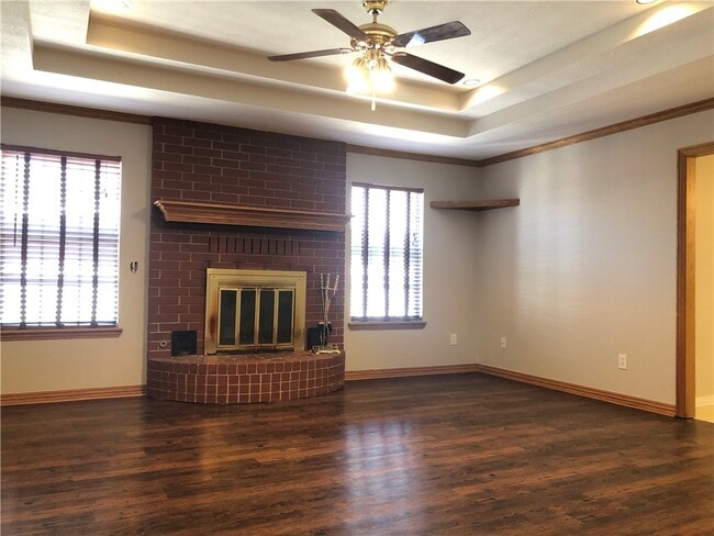 Building Photo - 111 Fox Run Pl