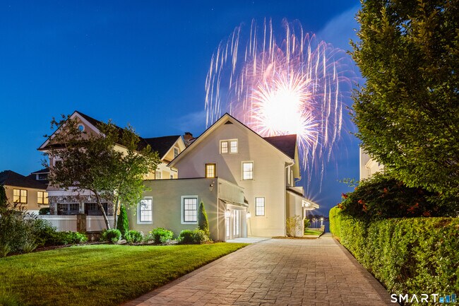 Building Photo - 22 Ocean Dr N