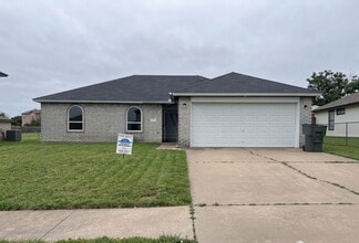 Building Photo - 2808 Cactus Dr