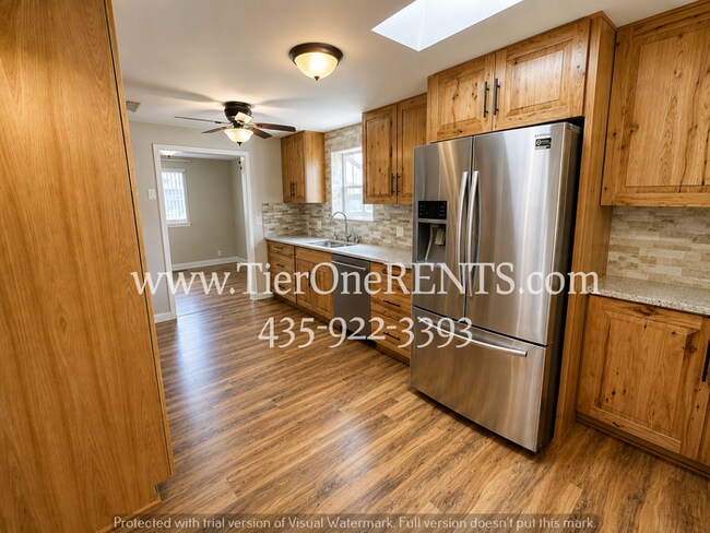 Foto del edificio - This property offers a NO DEPOSIT option available for qualified renters!