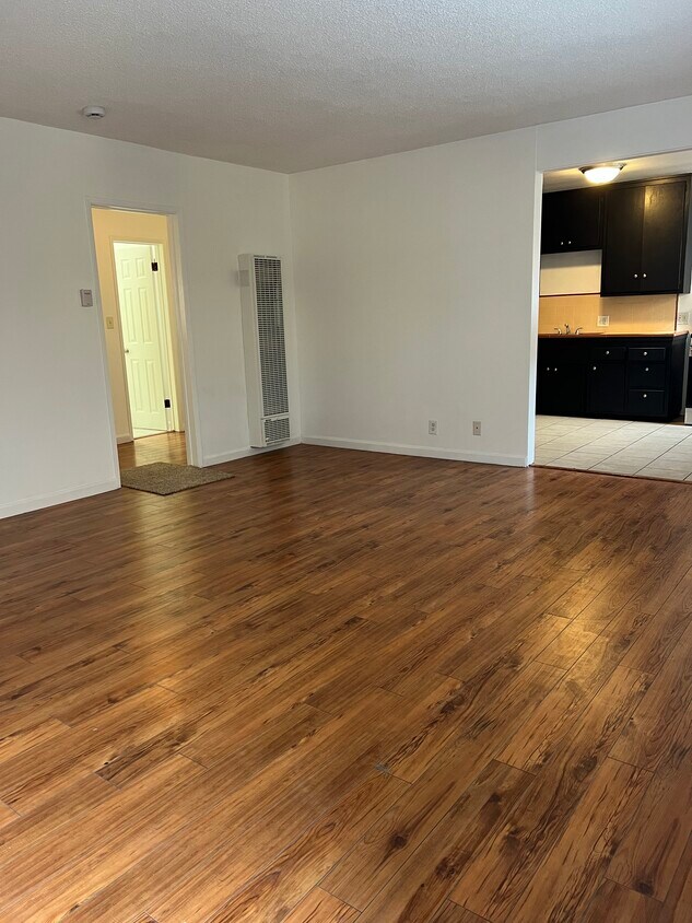 Foto principal - 1325 E 7th St