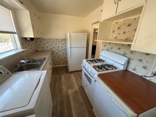 Building Photo - Cute Country Home!!