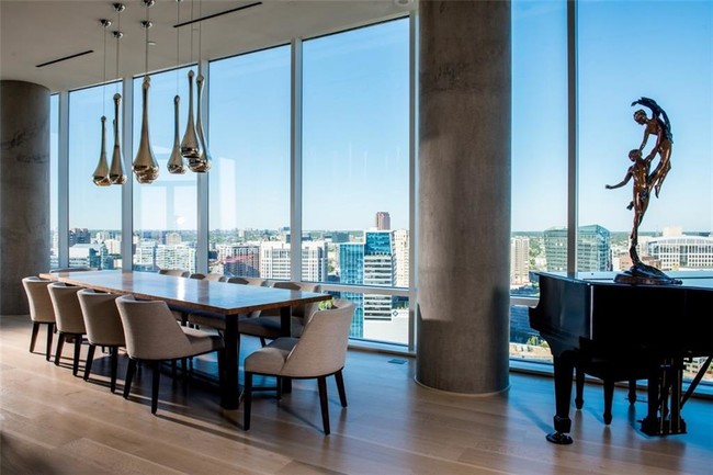 Foto del edificio - 2430 Victory Park Ln