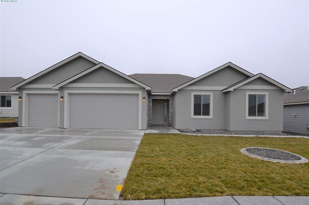 Primary Photo - Modern 3 Bed, 2 Bath Pro-Made Rambler in R...