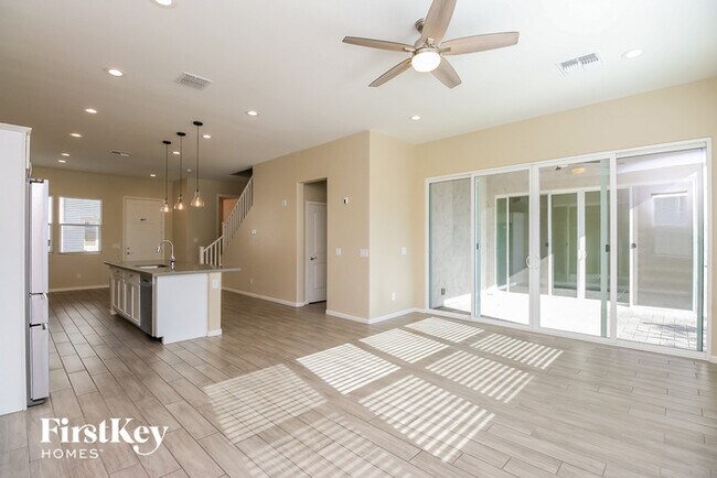 Foto del edificio - 355 N 157th Ln