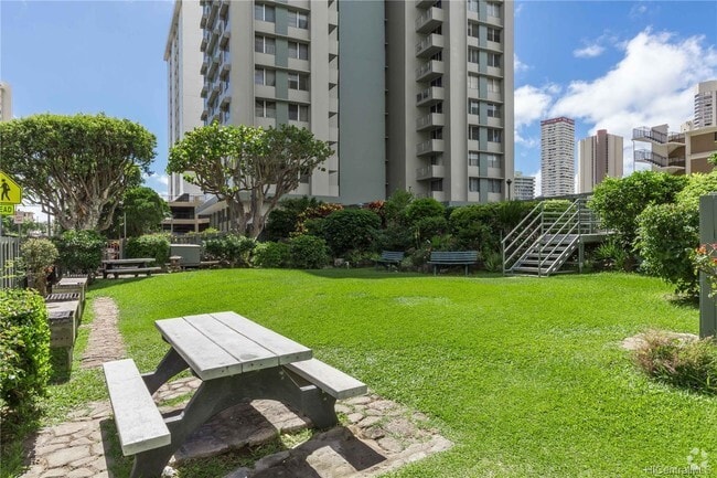 Building Photo - 2648 Kuilei St