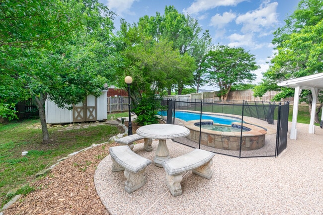 Patio area - 3607 Creekview Ct