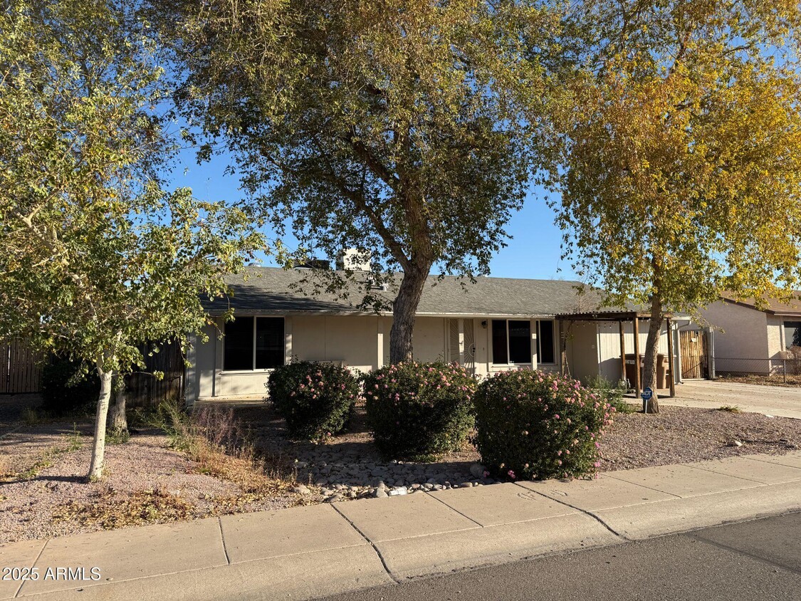 Foto principal - 8740 W Sahuaro Dr