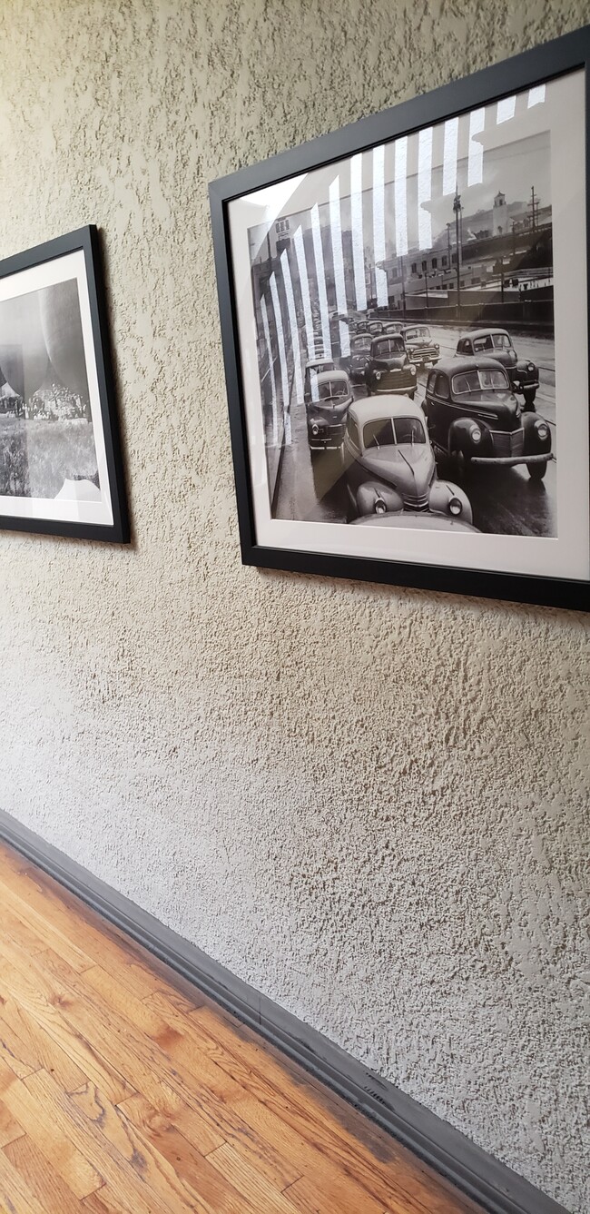 Foto del edificio - 807 Hyperion Ave
