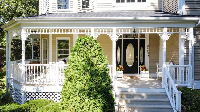 Front porch, perfect spot in the evenings - 2460 Saint Andrews Dr