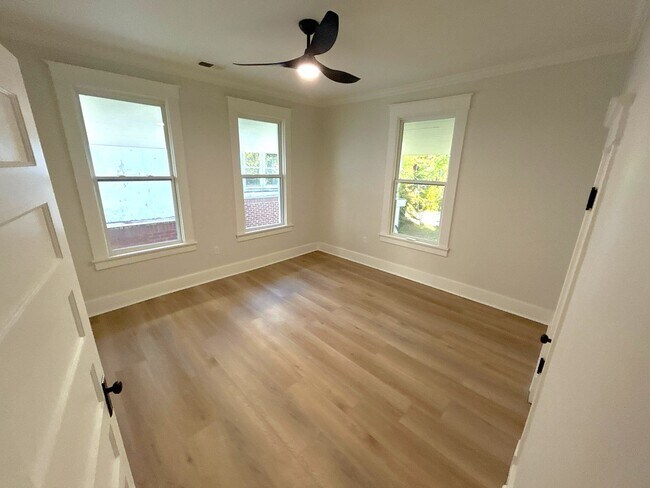 Foto del edificio - 280 N McNeil St