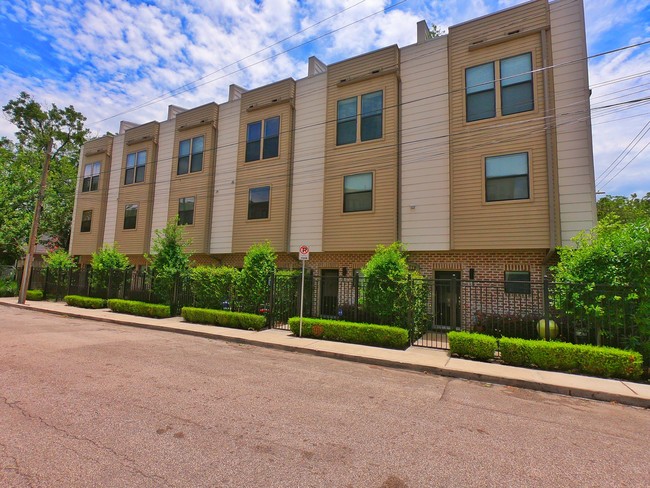 Exterior - second unit from end - 3950 Floyd St