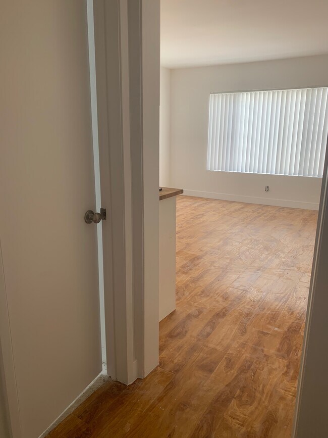 Foto del edificio - 3536 Hughes Ave