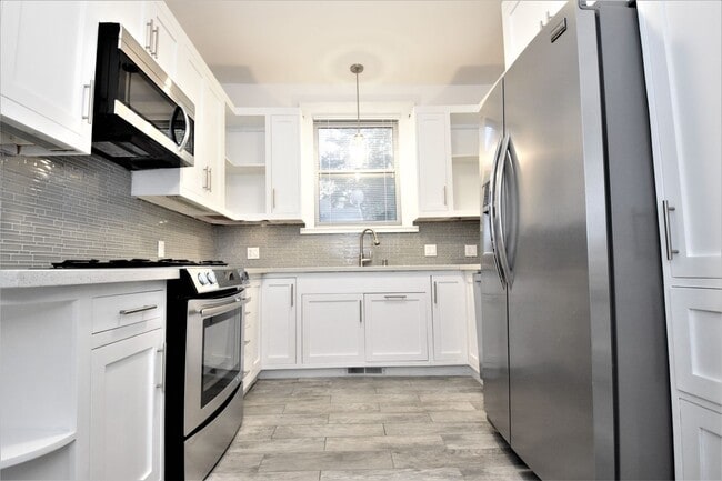 Building Photo - 306 24th St