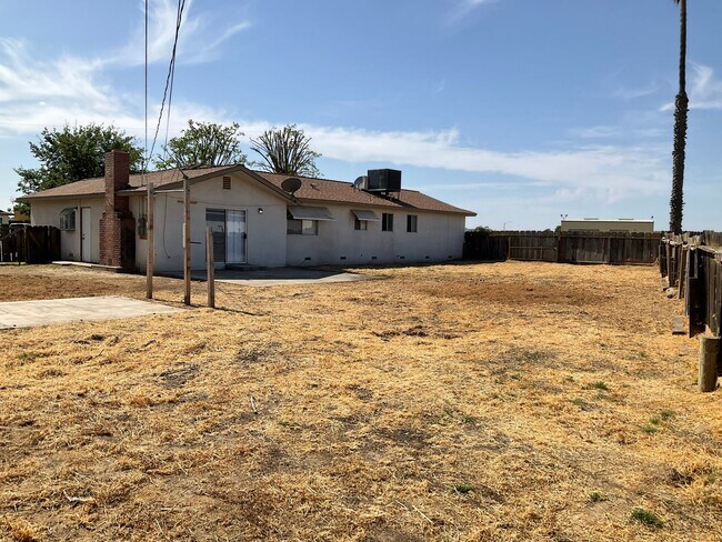 Foto del edificio - APPLY NOW!!!!