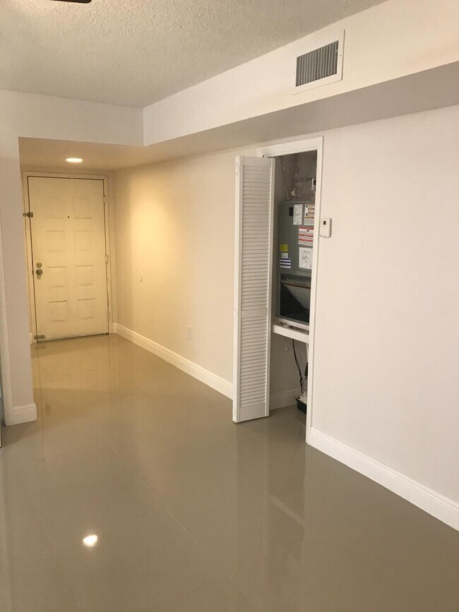 Foto del edificio - 6970 NW 186th St
