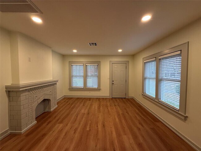 Foto del edificio - 1203 Military Ct