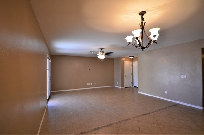 Building Photo - 4 bed 2 bath Skyline Ranch $1500 per month!