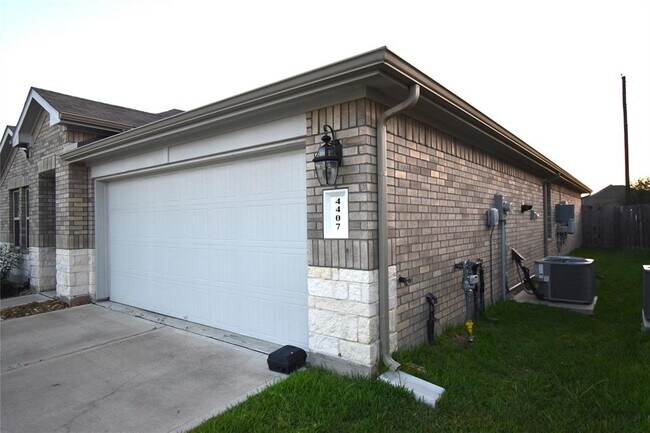Building Photo - 4407 Navelli Way