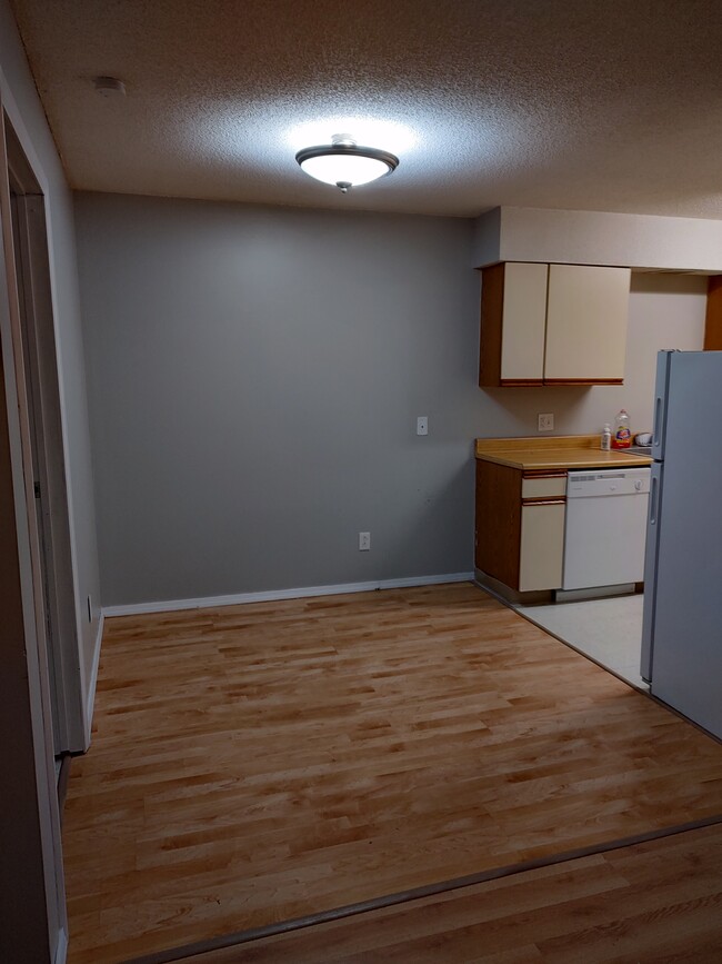 dining area - 5207 N Pierson St