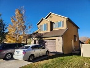 Building Photo - 2857 E Lookout Dr